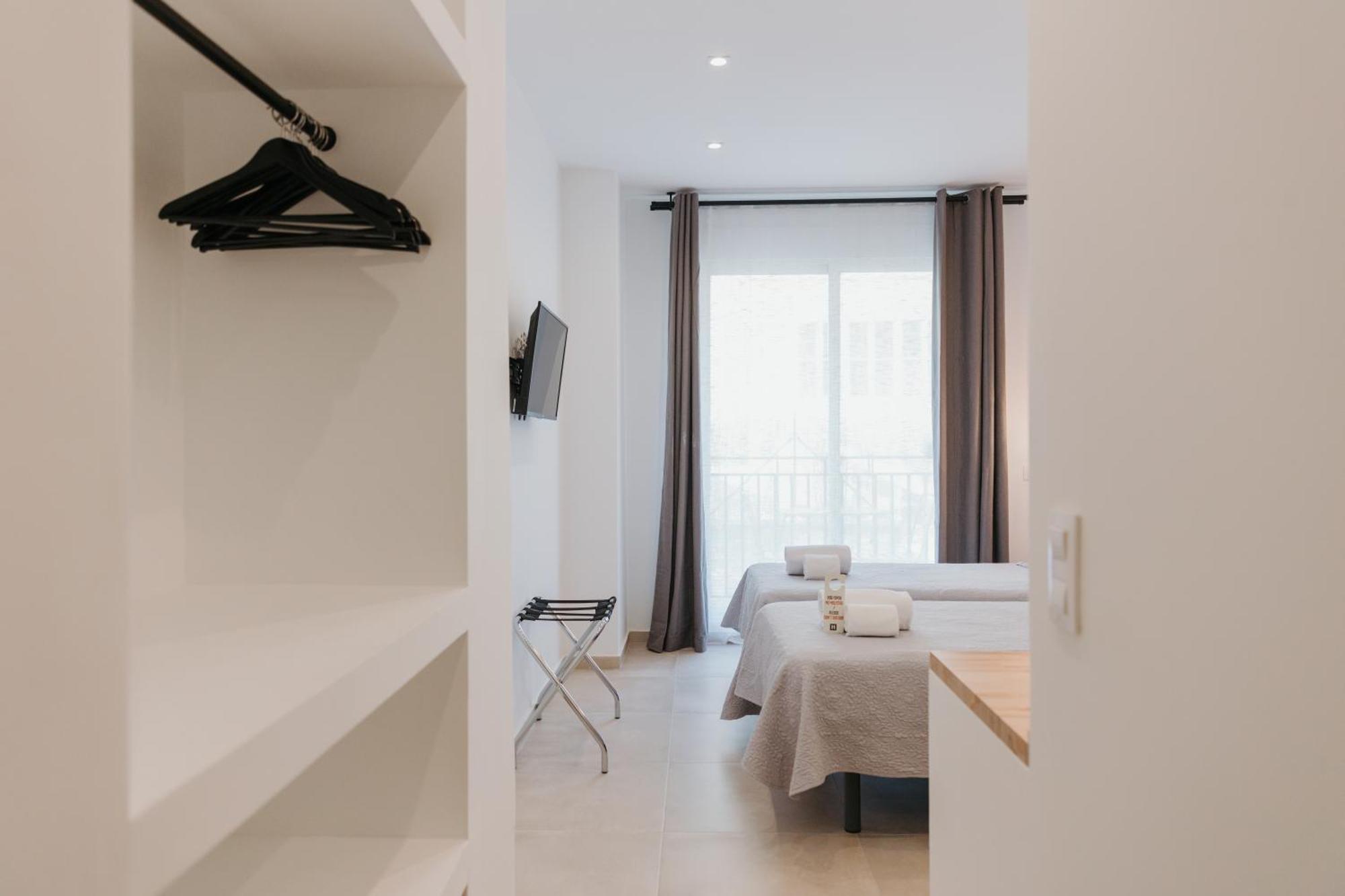 Hulot B&B Valencia Exterior photo