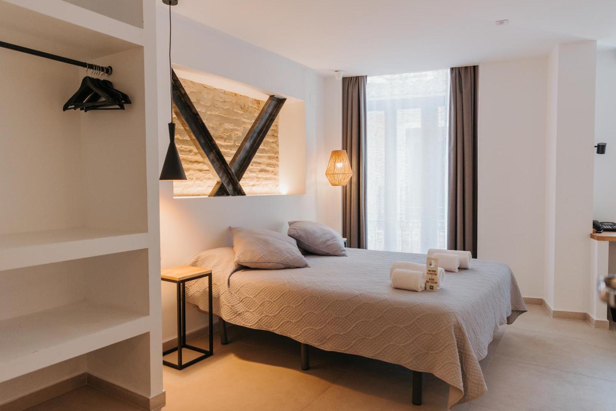 Hulot B&B Valencia Exterior photo